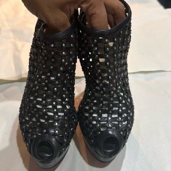 Christian Louboutin Pumps heels size 38 1/2 - Picture 1 of 4